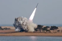 Triều Tiên phóng tên lửa giả định tấn công căn cứ Mỹ