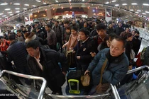 Cảnh người dân Trung Quốc ùn ùn về quê ăn Tết