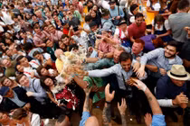 Choáng ngợp lễ hội bia lớn nhất thế giới Oktoberfest tại Đức