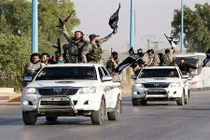 Dàn xe Toyota của phiến quân IS bị Mỹ điều tra