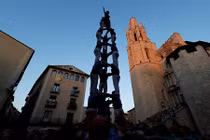 Ngoạn mục cuộc thi xây tháp người ở Catalonia