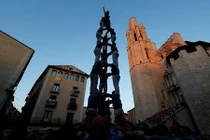 Ngoạn mục cuộc thi xây tháp người ở Catalonia