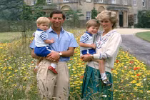 Nhìn lại khoảnh khắc hạnh phúc trong cuộc đời Công nương Diana