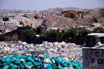 Hãi hùng cuộc sống trong bãi rác lớn nhất Châu Phi