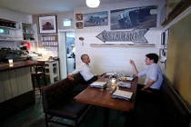 Chùm ảnh cựu Tổng thống Obama sau khi rời Nhà Trắng 