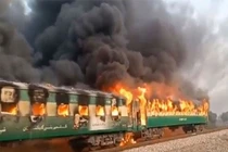 Cháy tàu hỏa ở Pakistan, hàng chục người thiệt mạng