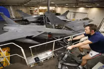 Cận cảnh cuộc sống trên tàu sân bay Charles de Gaulle