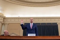 Toàn cảnh phiên điều trần của Đại sứ Mỹ khiến Tổng thống Trump "nóng mặt"