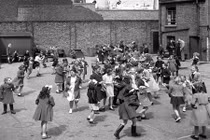 Ngạc nhiên cuộc sống ở thủ đô London thời hậu Thế chiến II