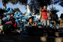 Tận mắt cuộc sống trong trại tị nạn, ai thấy cũng xót xa