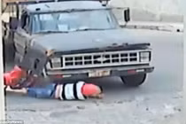 Thót tim pha thoát chết thần kỳ dưới gầm xe tải