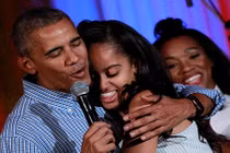 Ảnh: Con gái lớn của Tổng thống Obama tròn 18 tuổi