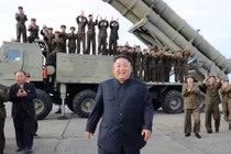 Chủ tịch Triều Tiên giám sát thử nghiệm dàn phóng loạt tên lửa