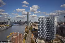 Đột nhập tòa Đại sứ quán Mỹ đắt nhất thế giới ở Anh