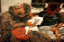 Chết cười thời trang trên tàu điện ngầm Nga năm 2017