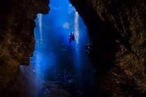 Choáng ngợp trong hang động hùng vĩ nhất nước Anh