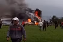 Video: Rơi máy bay quân sự, hàng trăm người chết ở Algeria