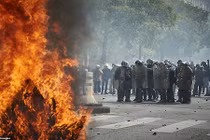 Hãi hùng bạo loạn ở Paris trong ngày Quốc tế Lao động