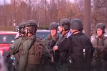 Nổ súng tại khu mua sắm thành phố New York