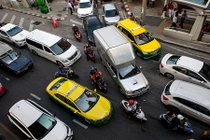 Khốc liệt cuộc chiến giành địa bàn của "băng đảng" xe ôm ở Bangkok