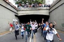 Biểu tình dữ dội ở Venezuela vì mất điện