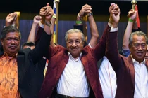 Cựu thủ tướng 92 tuổi bất ngờ chiến thắng trong tổng tuyển cử Malaysia