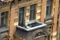 Chết cười muôn kiểu cơi nới ban công ở nước Nga