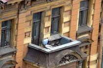 Chết cười muôn kiểu cơi nới ban công ở nước Nga