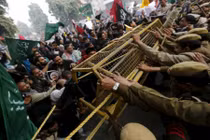 Chùm ảnh biểu tình dữ dội sau vụ xử tử giáo sĩ Shiite