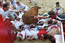 Rợn người lễ hội bò tót San Fermin ở Tây Ban Nha