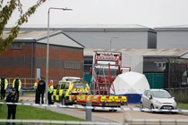 Sky News: Mẹ cô gái Việt nghi "con là một trong 39 thi thể" trong container ở Anh