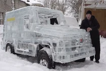 Kinh ngạc cách người Nga biến băng tuyết thành xe hơi