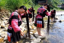 Ngắm phụ nữ Trung Quốc chỉ cắt tóc một lần trong đời 