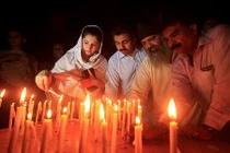 Ảnh tưởng niệm nạn nhân vụ đánh bom kinh hoàng ở Pakistan