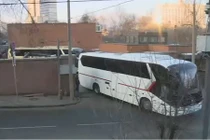 Xe chở nhà ngoại giao Mỹ bị trục xuất rời ĐSQ ở Moscow