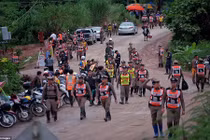 Vì sao phải tạm ngừng đợt 2 chiến dịch giải cứu đội bóng Thái Lan?