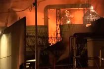 Cháy nhà máy hóa dầu ở Nhật Bản, 3.000 người sơ tán