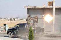 Cận cảnh quân TNK đánh người Kurd trên chiến trường Syria