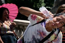 Kinh hoàng nắng nóng kỷ lục thiêu đốt châu Âu