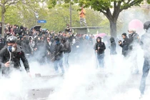 Hình ảnh bạo lực bùng phát dữ dội ở thủ đô Paris