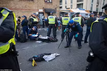 Kinh hoàng đâm dao tại lễ hội đường phố lớn nhất Châu Âu