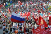 Kinh ngạc biển người tham gia diễu hành Trung đoàn bất tử ở Moscow