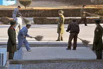 Những khoảnh khắc đời thường đến khó tin tại Bàn Môn Điếm