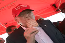 Thói quen ăn uống trái ngược của TT Trump và người tiền nhiệm