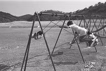 Bất ngờ nơi trẻ em Hong Kong vui chơi trong những năm 1970