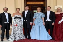 Thăm Anh, dàn trai xinh gái đẹp nhà Tổng thống Trump gây "sốt mạng"