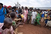 Cận cảnh đám cưới tập thể của người tị nạn Công-gô ở Burundi
