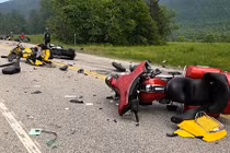 Kinh hoàng môtô "đấu đầu" xe tải ở Mỹ, 7 người chết