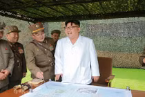 Ông Kim Jong-un cảnh báo có thể tấn công hạt nhân “mọi lúc”