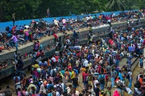 Nghẹt thở cảnh chen chúc trên những chuyến tàu Bangladesh